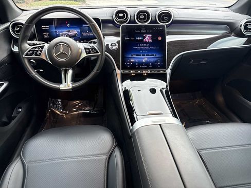 Used 2025 Mercedes-Benz GLC 300 image 18