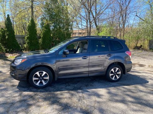 Used 2017 Subaru Forester 2.5i Premium AWD/4WD image 2