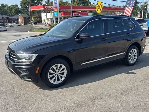 Used 2018 Volkswagen Tiguan SE w/ Panoramic Sunroof Package AWD/4WD image 6