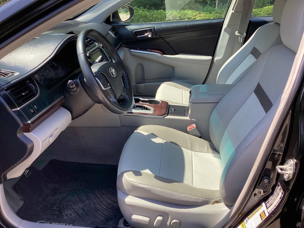 Used 2014 Toyota Camry XLE w/ Leather Package FWD image 7