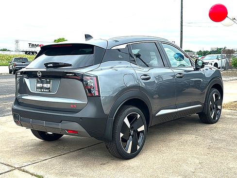 New 2026 Nissan Kicks SR w/ SR Premium Package FWD image 8