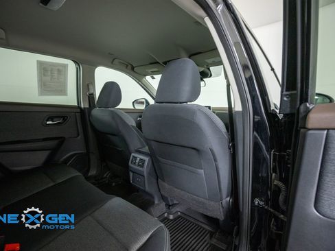 Used 2022 Nissan Rogue SV FWD image 32