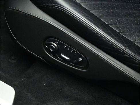 Used 2021 Aston Martin DBX image 18