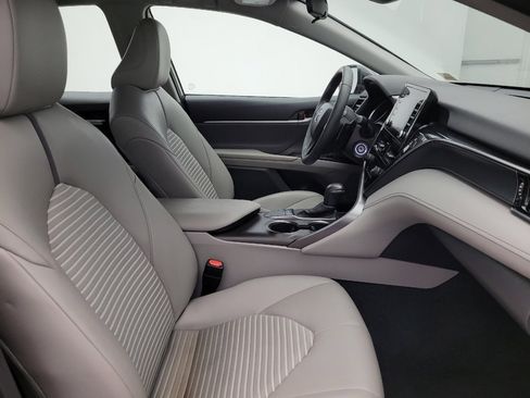Used 2022 Toyota Camry SE image 21
