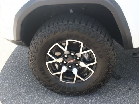 Used 2024 GMC Canyon AT4X AWD/4WD image 34
