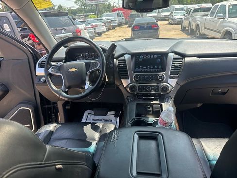 Used 2018 Chevrolet Suburban LT RWD image 26