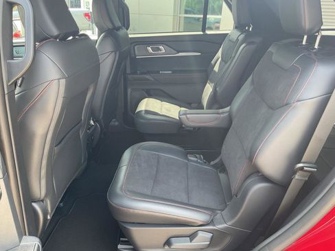 Used 2025 Ford Explorer ST image 22
