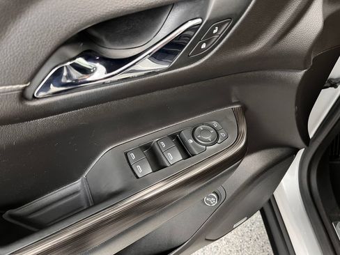 Used 2019 GMC Acadia SLT w/ LPO, Black Accent Package AWD/4WD image 13