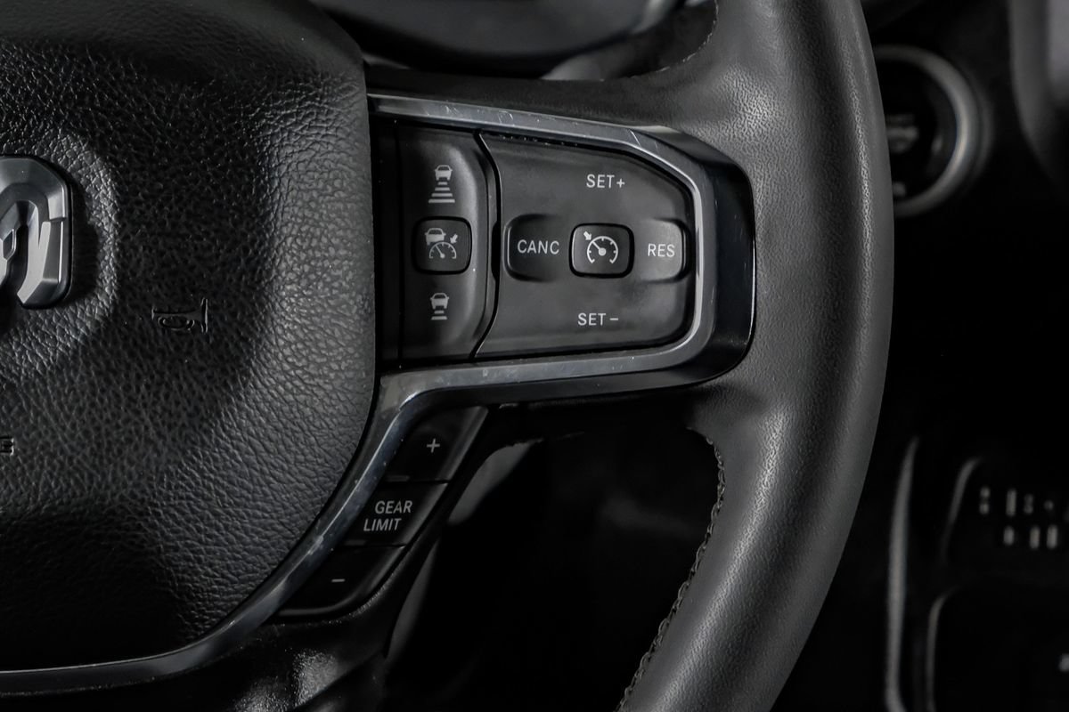 Used 2025 RAM 3500 Laramie AWD/4WD image 18