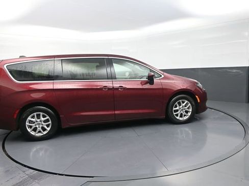 Used 2022 Chrysler Voyager LX FWD image 51