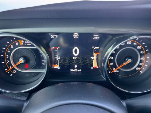 Used 2021 Jeep Gladiator Overland AWD/4WD image 17