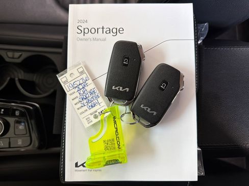 Used 2024 Kia Sportage SX image 36