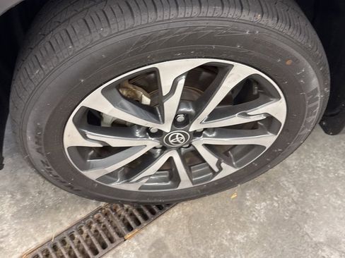 Used 2023 Toyota Corolla Cross XLE image 16