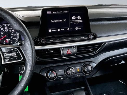 Used 2023 Kia Forte LXS image 9