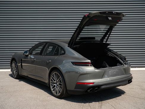 Certified 2025 Porsche Panamera 4 image 31