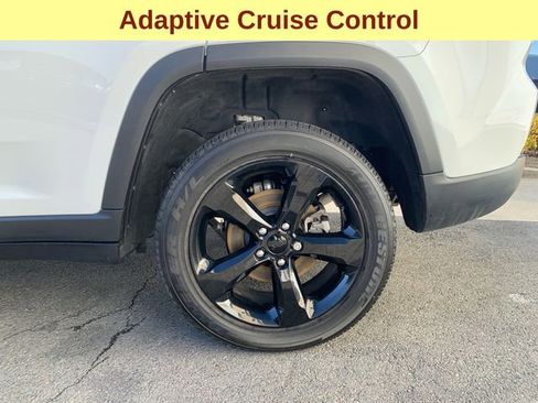 Used 2023 Jeep Grand Cherokee Altitude image 9