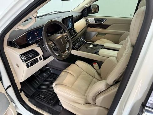 Used 2021 Lincoln Navigator Reserve w/ Luxury Package image 16