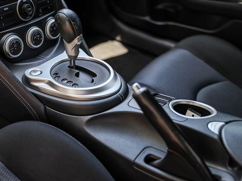 Used 2010 Nissan 370Z Coupe RWD image 19