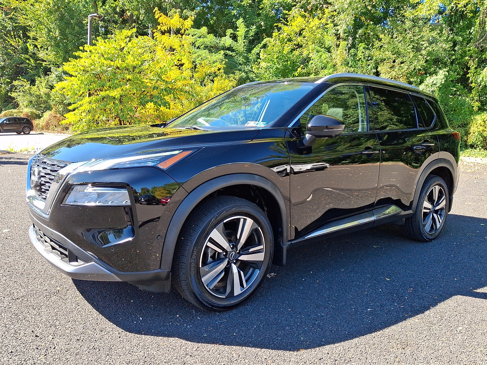 Certified 2023 Nissan Rogue SL w/ SL Premium Package AWD/4WD image 3