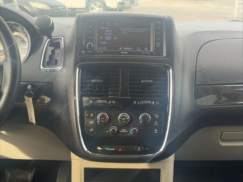 Used 2019 Dodge Grand Caravan SE w/ UConnect Hands-Free Group FWD image 22