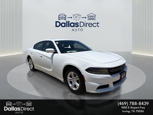 Used 2016 Dodge Charger SE RWD image 2