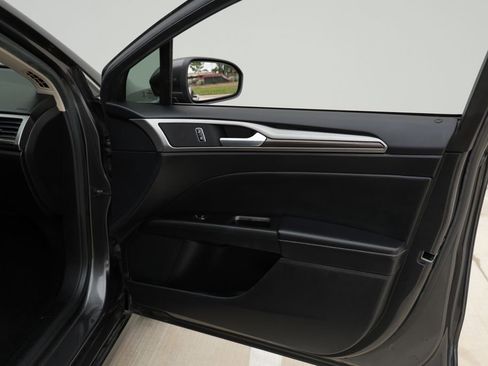 Used 2019 Ford Fusion SEL FWD image 17