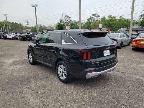 Used 2025 Kia Sorento LX image 3