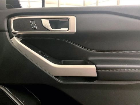 Certified 2022 Ford Explorer XLT w/ Equipment Group 202A image 23