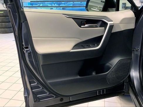 Used 2019 Toyota RAV4 XLE image 22