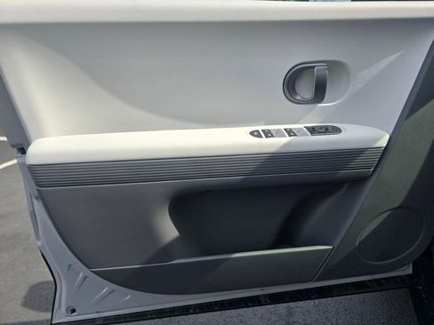 New 2025 Hyundai Ioniq 5 SE image 30