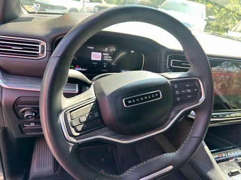 Used 2024 Jeep Wagoneer Series II AWD/4WD image 15