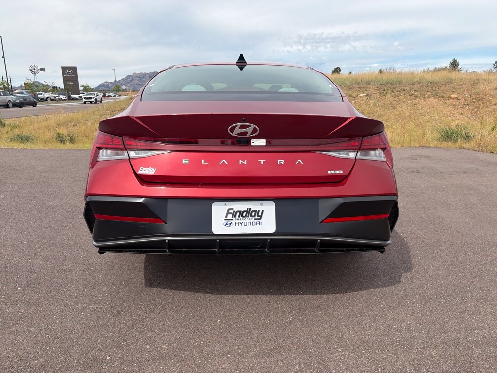 Certified 2025 Hyundai Elantra Limited FWD image 6
