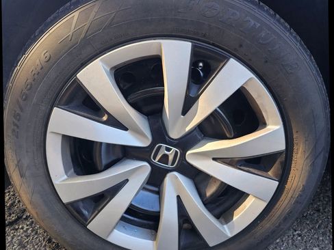 Used 2022 Honda Civic LX image 9