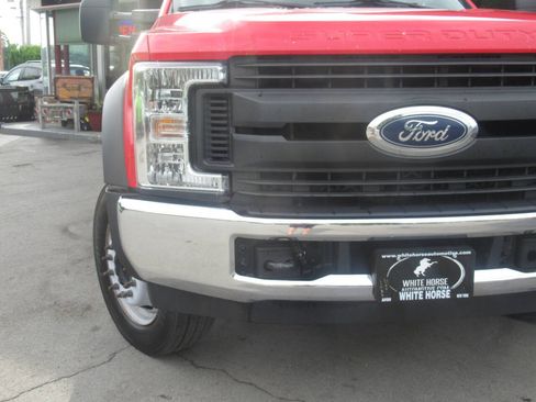 Used 2017 Ford F550 2WD Regular Cab Super Duty image 3