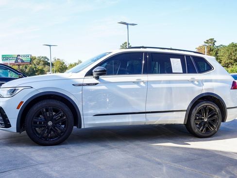 Used 2022 Volkswagen Tiguan SE R-Line image 2