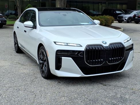 Used 2025 BMW 760i xDrive w/ Executive Package AWD/4WD image 5