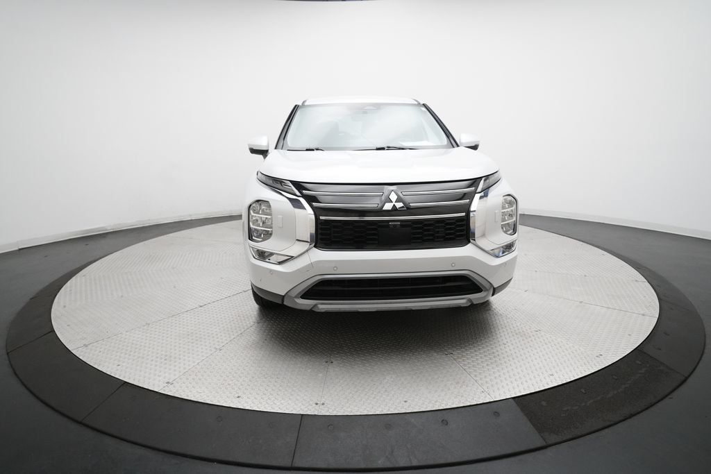 Used 2025 Mitsubishi Outlander AWD image 11