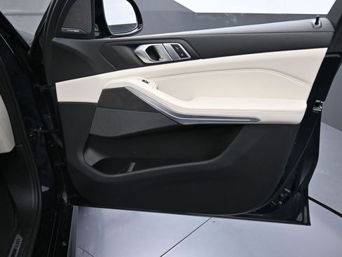 Used 2024 BMW X5 xDrive40i w/ M Sport Package image 31