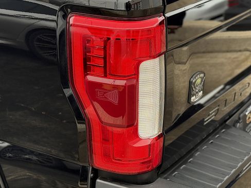 Used 2019 Ford F250 Lariat w/ Lariat Ultimate Package image 17