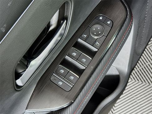 New 2026 Nissan Kicks SR FWD image 18