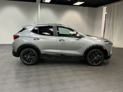 Used 2024 Buick Encore GX Sport Touring image 6