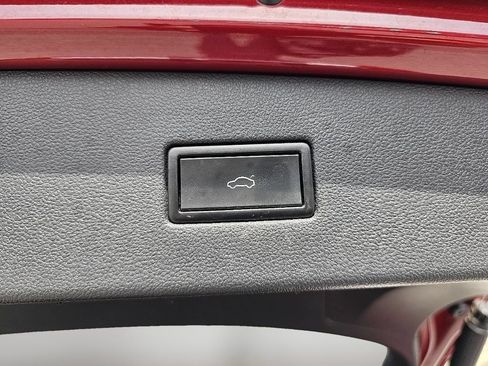Used 2018 Volkswagen Tiguan SEL FWD image 27
