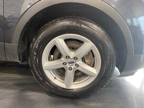 Used 2017 Ford Explorer XLT w/ Equipment Group 202A AWD/4WD image 8