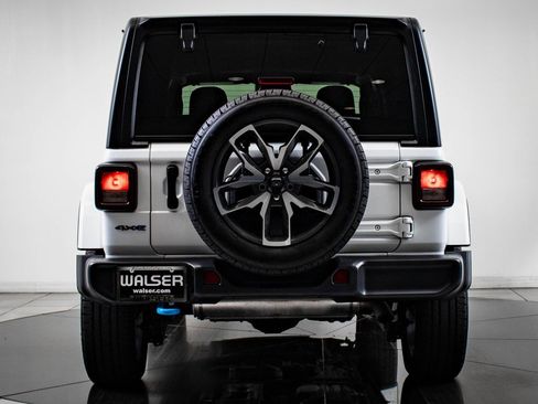 Used 2024 Jeep Wrangler Unlimited image 7