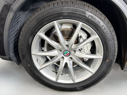 Used 2018 Alfa Romeo Stelvio Ti AWD/4WD image 38