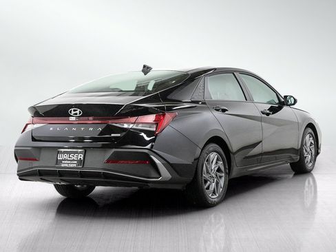 Used 2026 Hyundai Elantra Hybrid FWD image 5