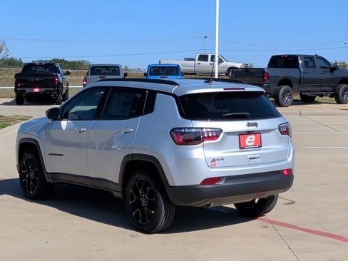New 2026 Jeep Compass Latitude image 6