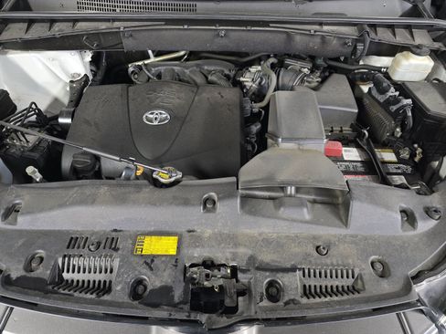 Used 2017 Toyota Highlander Limited image 17