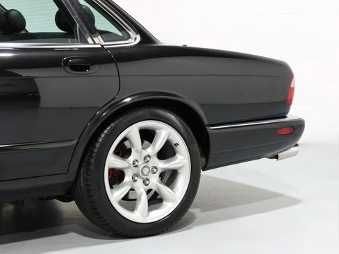 Used 1998 Jaguar XJ8 RWD image 8