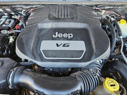 Used 2015 Jeep Wrangler Unlimited Sahara image 19